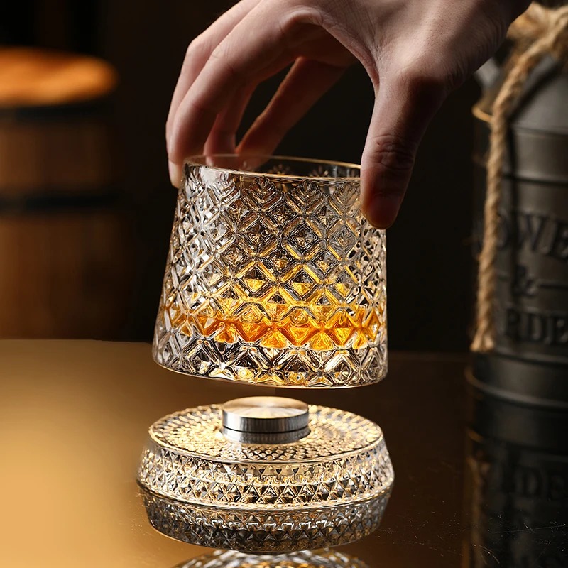 Rotierende Whiskygläser mit Gl – Yamazaki Home Bathroom Storage Bewertung und Preis